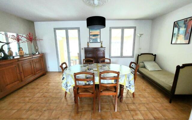 Spacious House With Garden Near The Beach