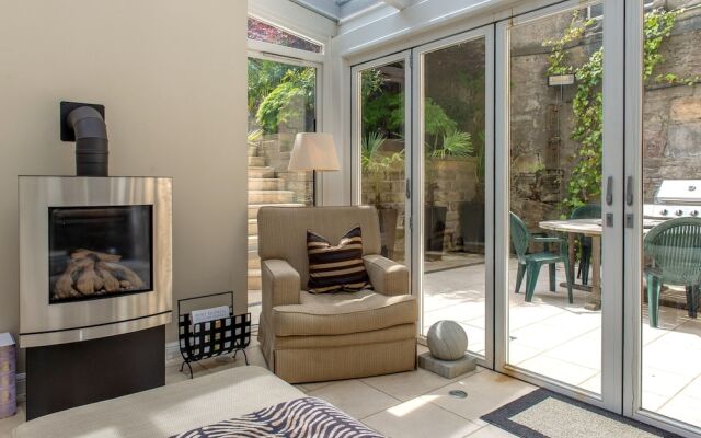 Deluxe Edinburgh Retreat Apartment
