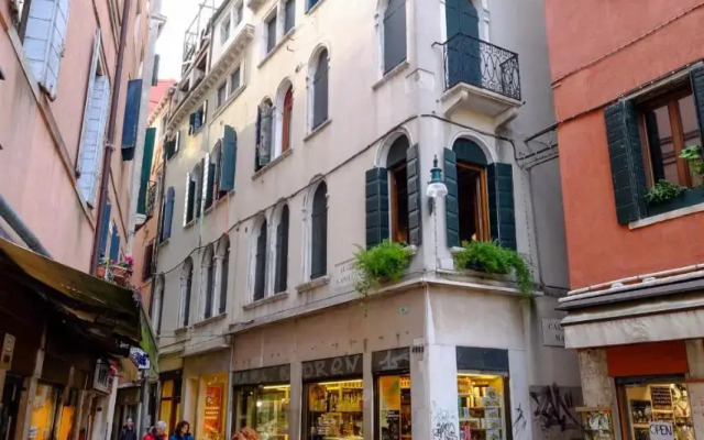Alla Canonica