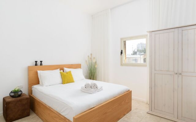 Bauhaus 2BR with Sea View by FeelHome