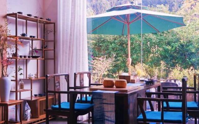 Fanjingshan Mountain and River Sample Homestay