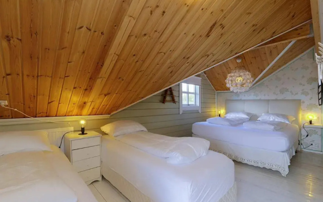 Blue Viking Luxury Cabin
