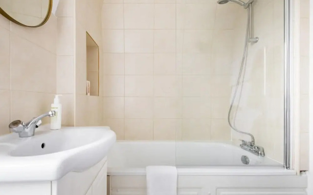 The Vauxhall Bolthole - Elegant and Bright 2bdr Flat