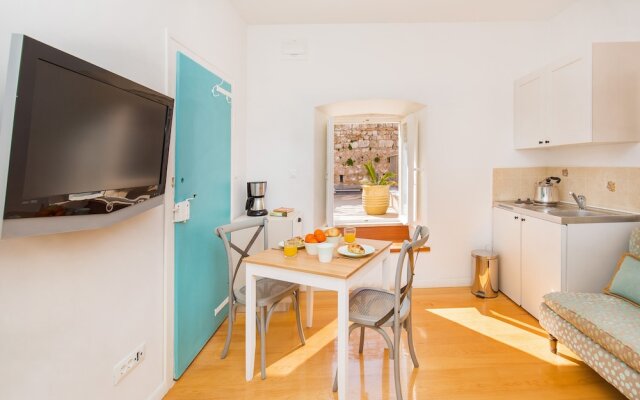 Steps Old Town Apartments by Irundo