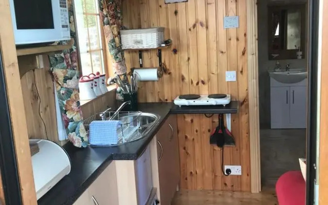 Cosy Countryside Log Cabin
