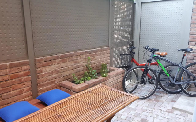 Loft & Bikes by Aristides St