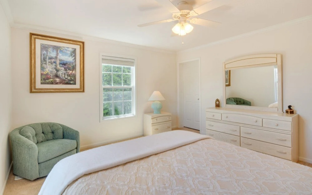 Hendersonville Retreat w/ Mtn Views & Deck!