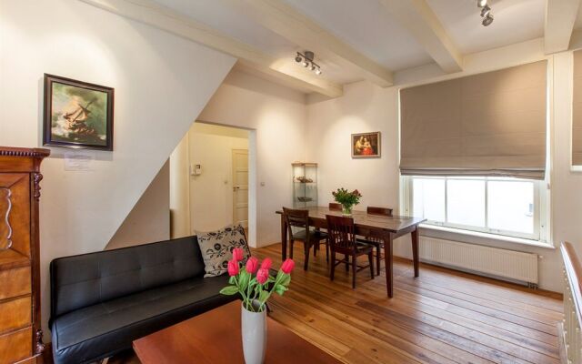 Old Masters Apartment