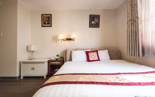 Kin Hotel Ly Tu Trong