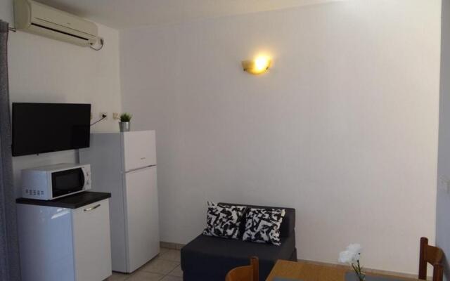 Apartments Mara - 70m from the sea