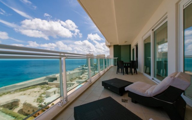Seafront Luxury APT With Pool