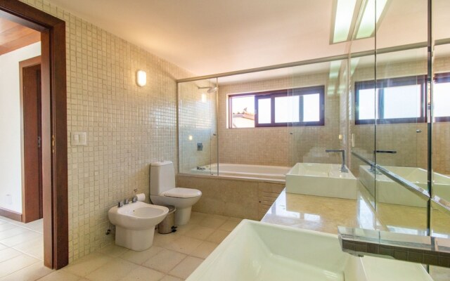 Mansão Pé na Areia Ferradura com 4Suítes