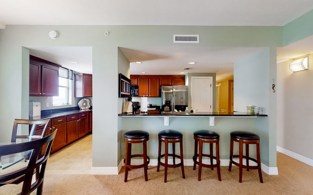 Opus Condos 702 - The Golden Leaf