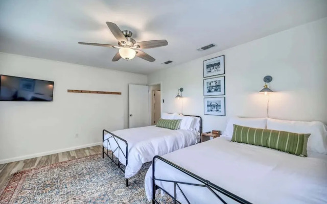 Luxury Lakefront Oasis With Boat Dock-firepit