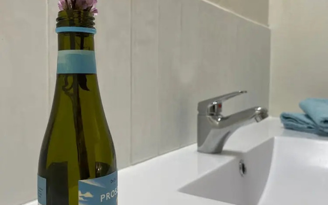 Waterfront Backpackers - Hostel