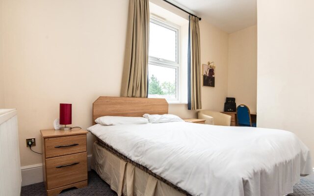 OYO The White Hart Inn