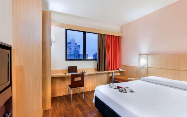 Ibis Curitiba Shopping