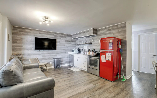 Wildwood Condo: Community Pool, Walk to Beach!