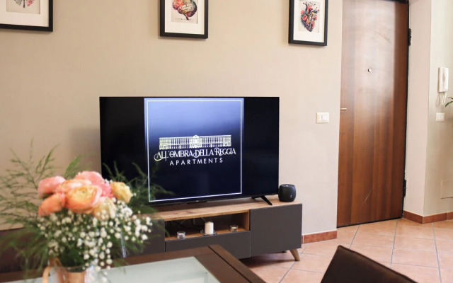 All'Ombra Della Reggia