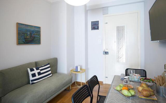 Attractive Flat Near the Acropolis Museum & Metro Station - 2 Bdrm - 4 Adults (Adults only)