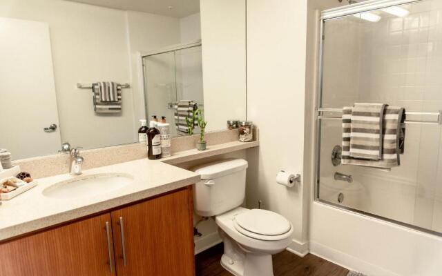 Santa Monica 2 Bed/ 2 Bath