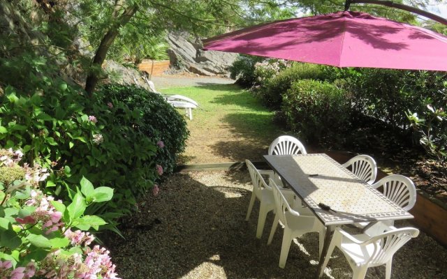 House With 2 Bedrooms in Ploëzal, With Furnished Garden - 17 km From t