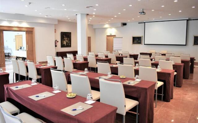 Lamaro Hotel