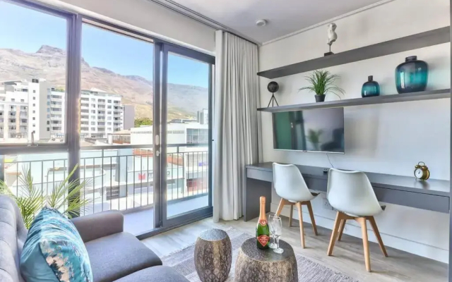 Contemporary arty Studio Balcony Mountain views
