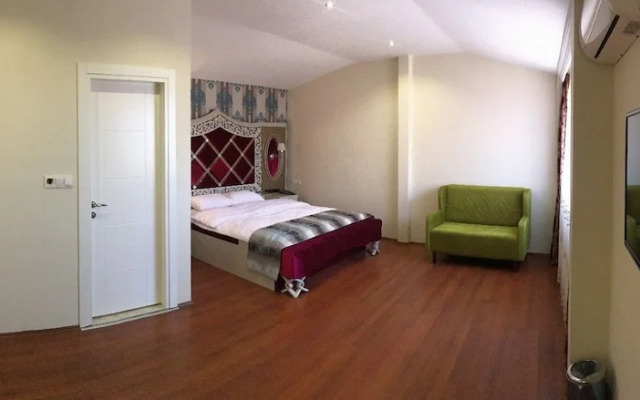 By Historyal Hotel Due