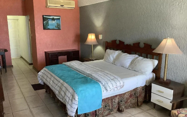 Cariblue Beach Hotel And Scuba Diving Resort