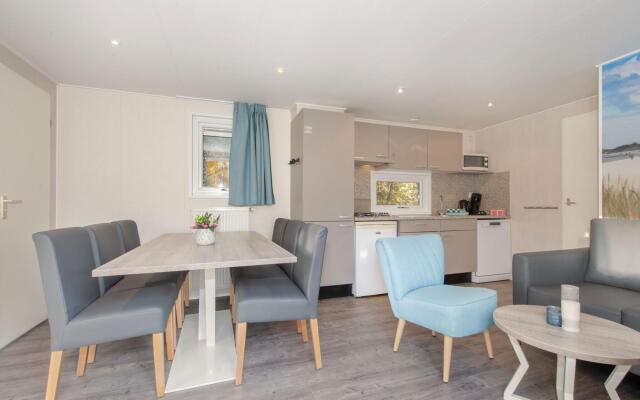 Comfy Chalet With Dishwasher, 500 m From the Beach
