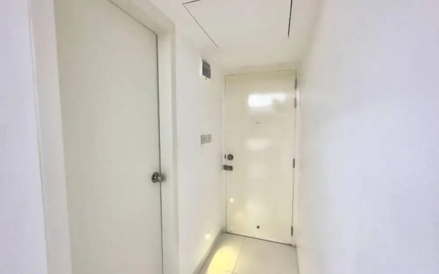 250 sqft 2 Studio Apt Pool and Sauna