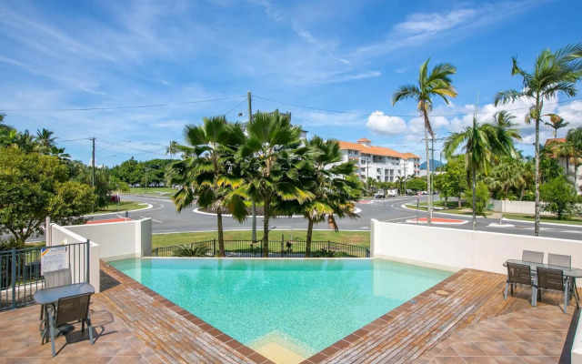 Belle Escapes - 404 The Edge Penthouse with Water Views