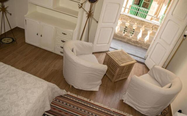 Vincenti Strait Street Suite
