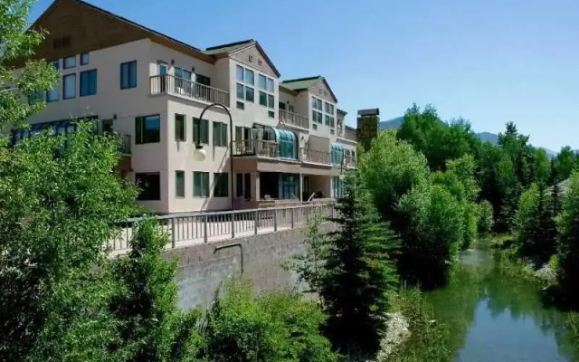 Slopeside Condominiums