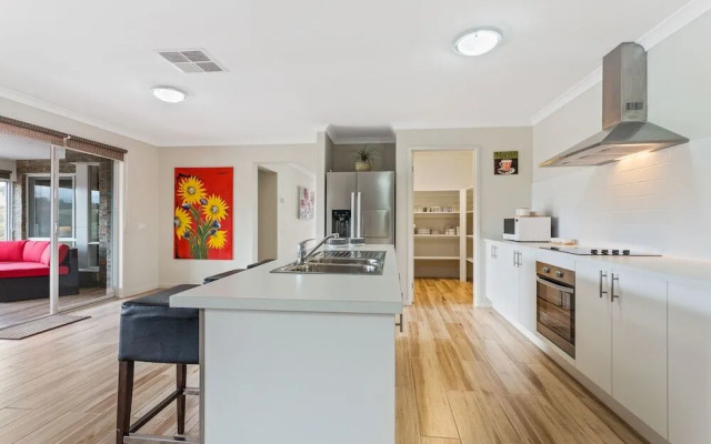 Serviced Houses - Bulla Hill