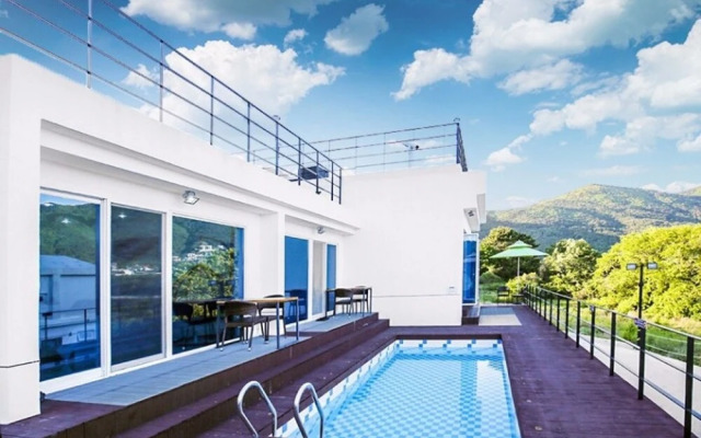 Geojedo Starmarine Pool Villa