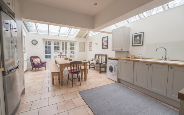 Traditional Home in Kew Gardens