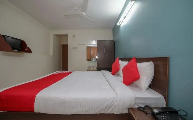 Super Deluxe Guest House by OYO Rooms