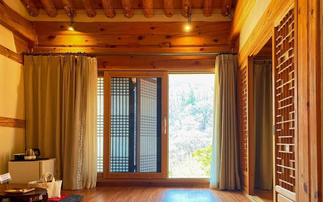 Pyeongchang Goryeogoong Hanok Hotel