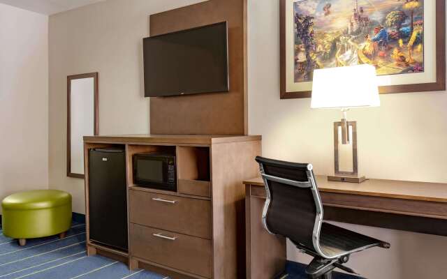 Days Inn & Suites by Wyndham Anaheim At Disneyland Park