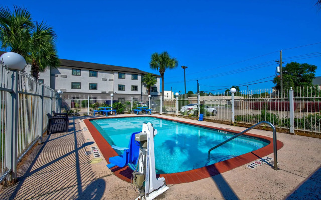 OYO Townhouse Beaumont Medical Center Area