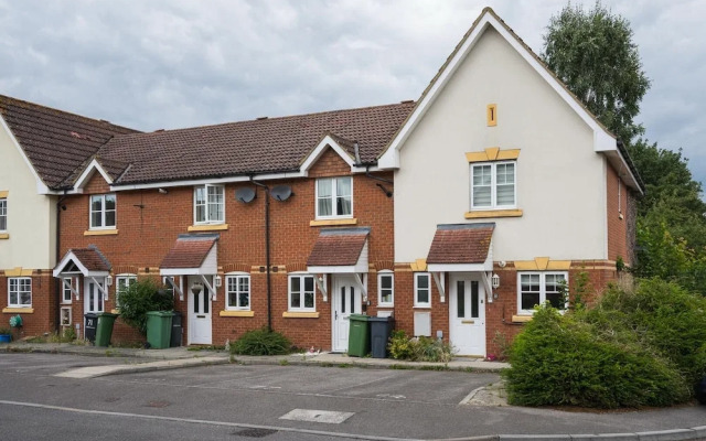 House-sleeps7-parking-garden-sportschannels