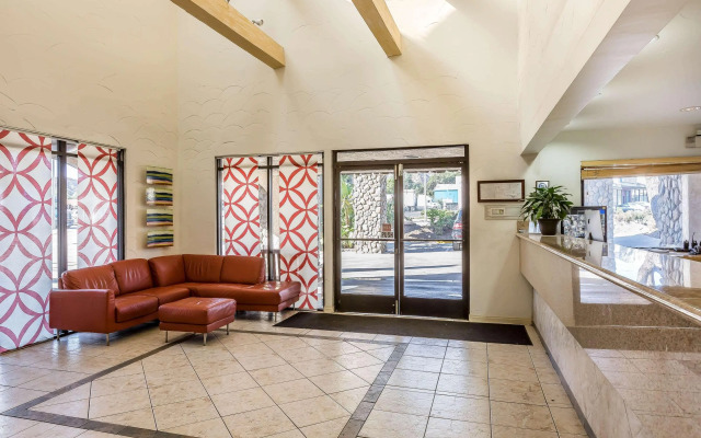 Rodeway Inn Magic Mountain Area