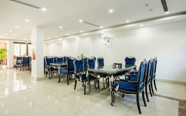 OYO 348 Suji Hotel