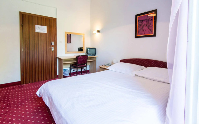 Hotel Sumratin