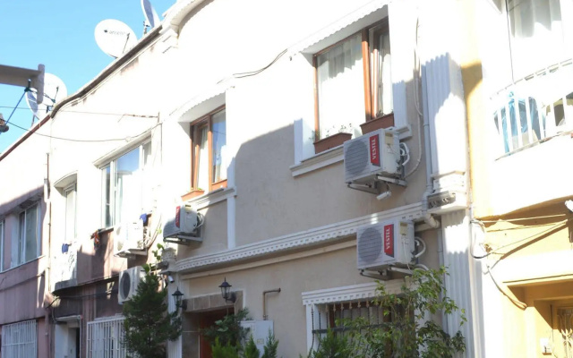 Merot Suites