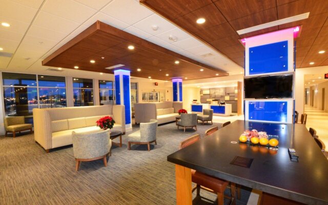 Holiday Inn Express & Suites Toledo South - Perrysburg by IHG