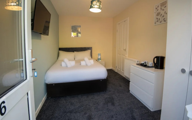 Irvine Riverside Guesthouse by Payman Club