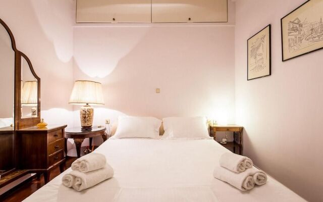 Ideally located flat for 4 ppl-Acropolis
